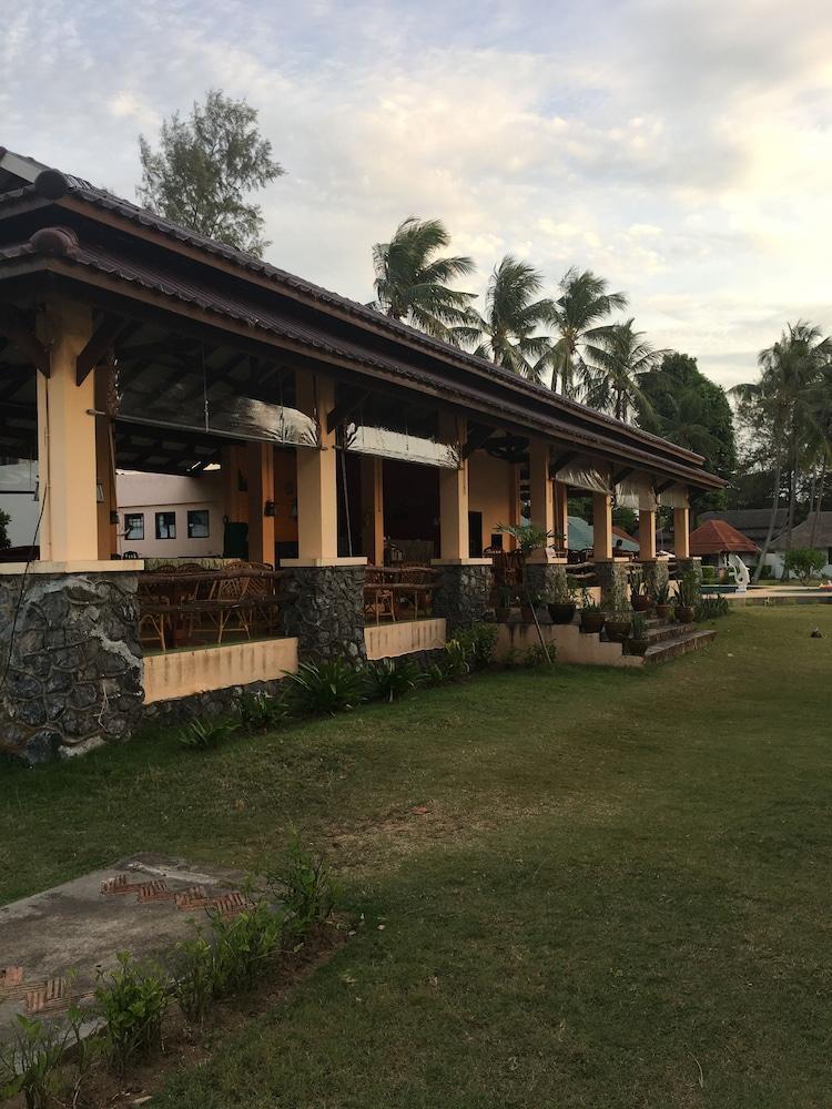美好时光兰塔海滩度假村【Sha】 Ko Lanta 外观 照片