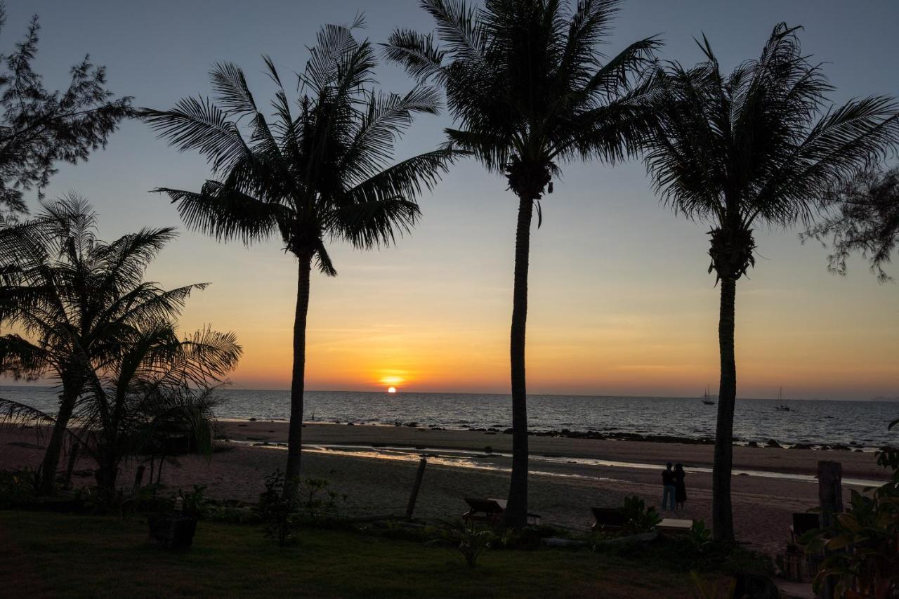 美好时光兰塔海滩度假村【Sha】 Ko Lanta 外观 照片